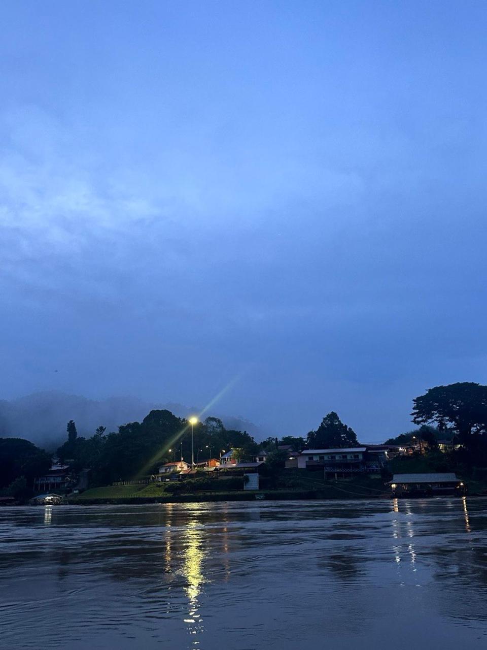 Teresek View Motel Kuala Tahan Exteriör bild