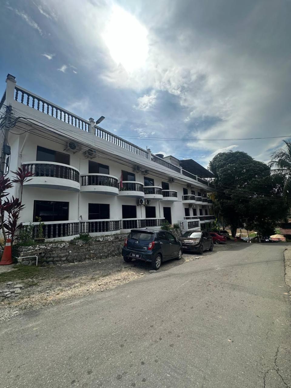 Teresek View Motel Kuala Tahan Exteriör bild