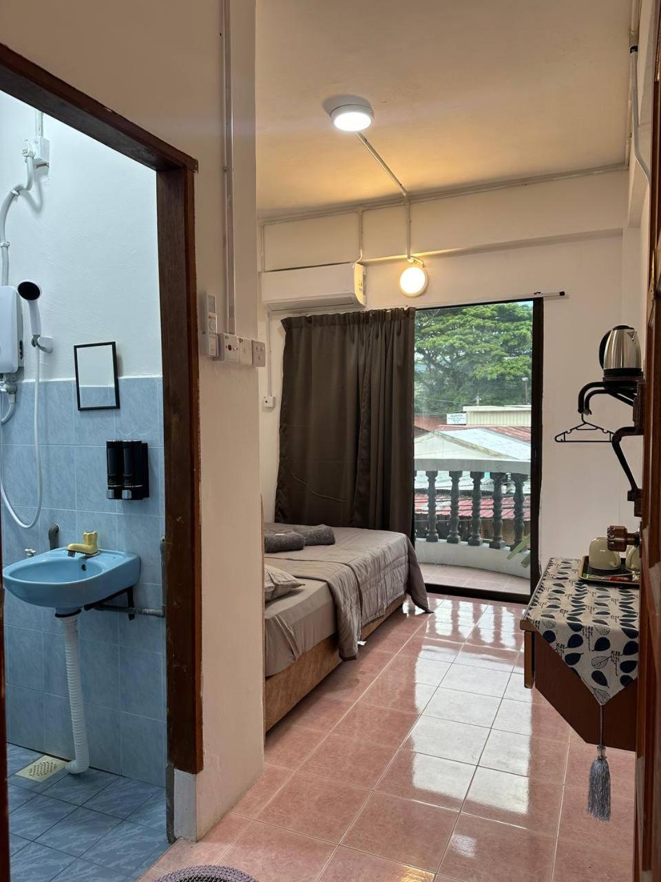 Teresek View Motel Kuala Tahan Exteriör bild