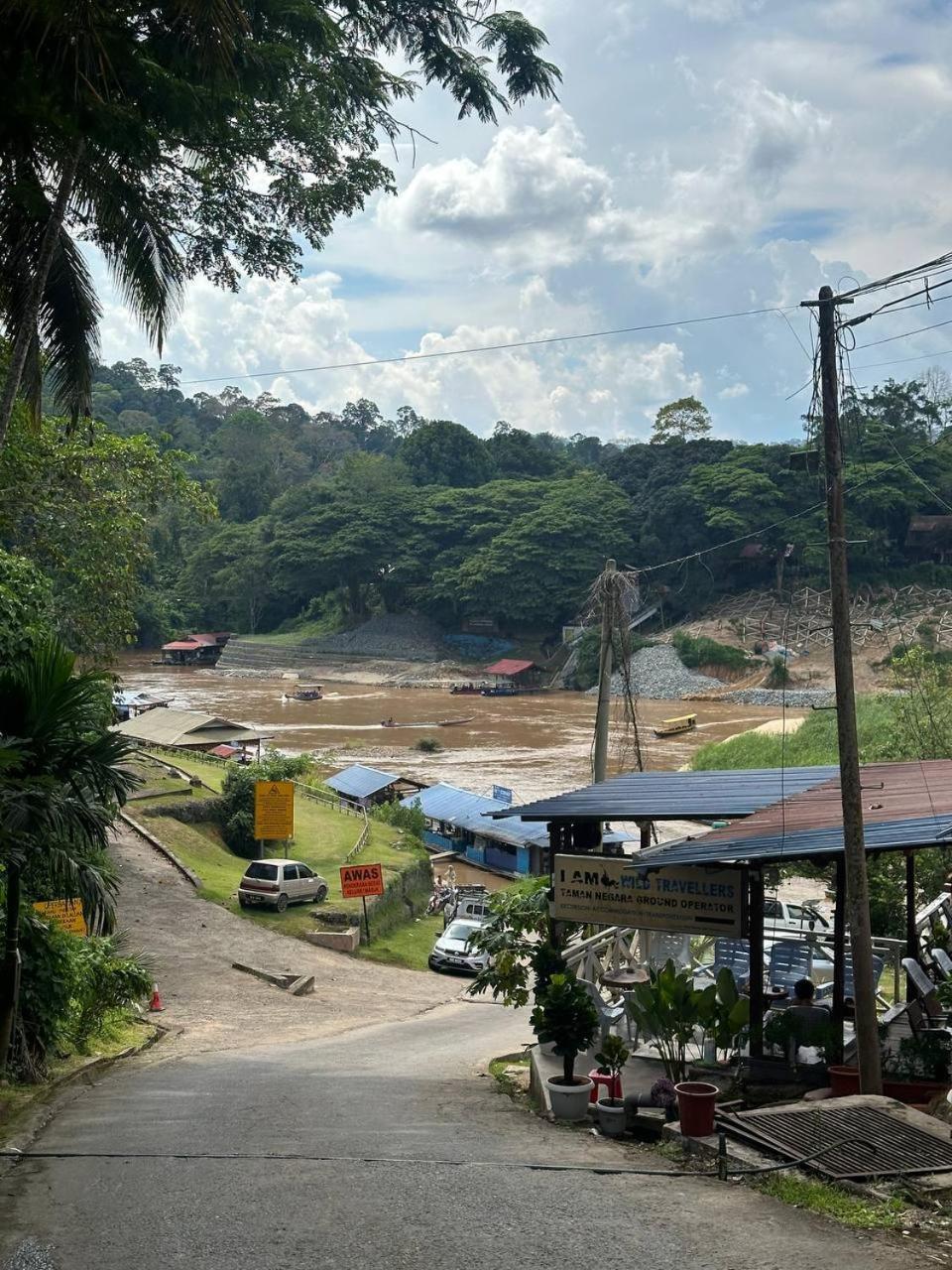 Teresek View Motel Kuala Tahan Exteriör bild