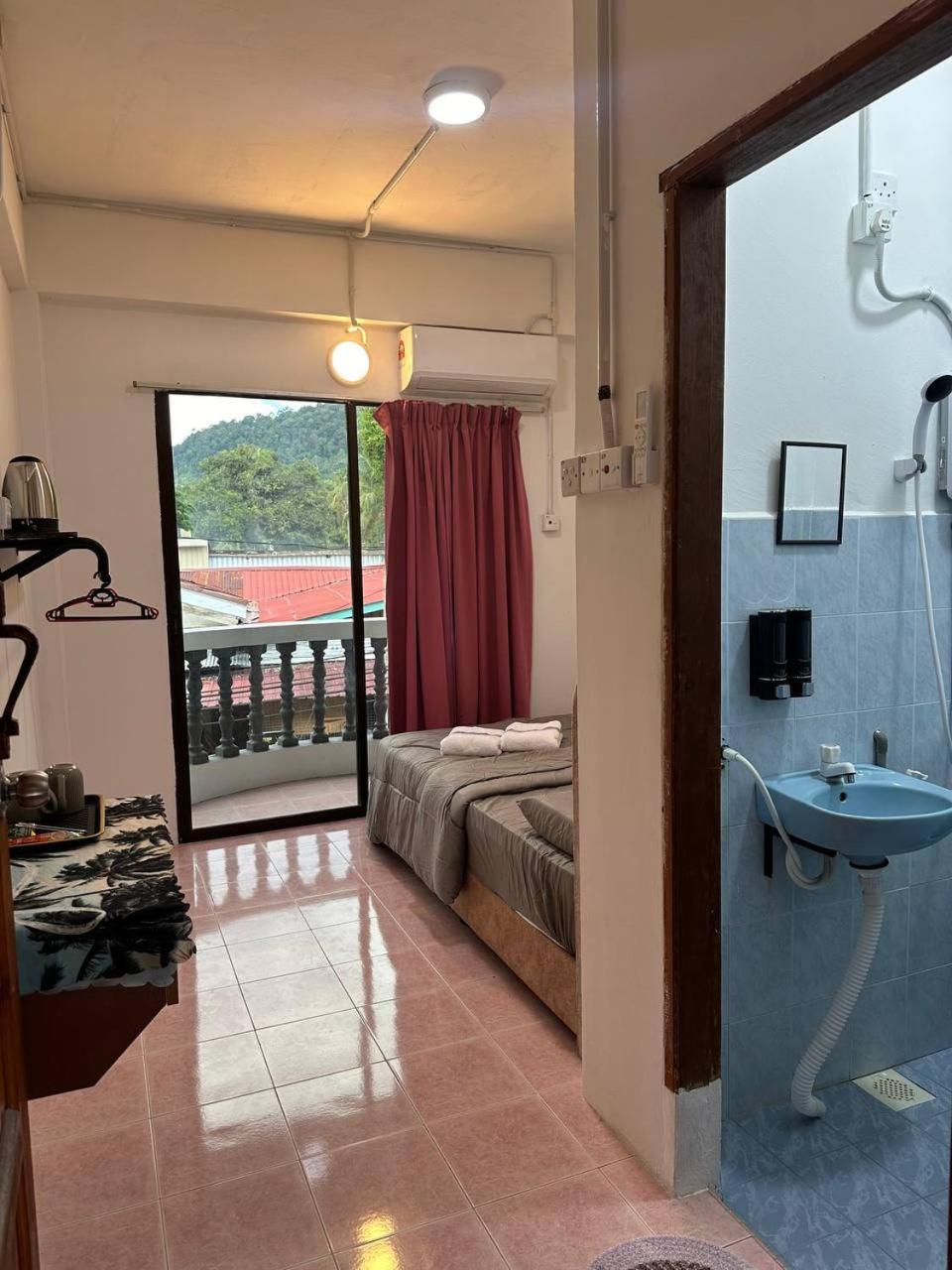 Teresek View Motel Kuala Tahan Exteriör bild