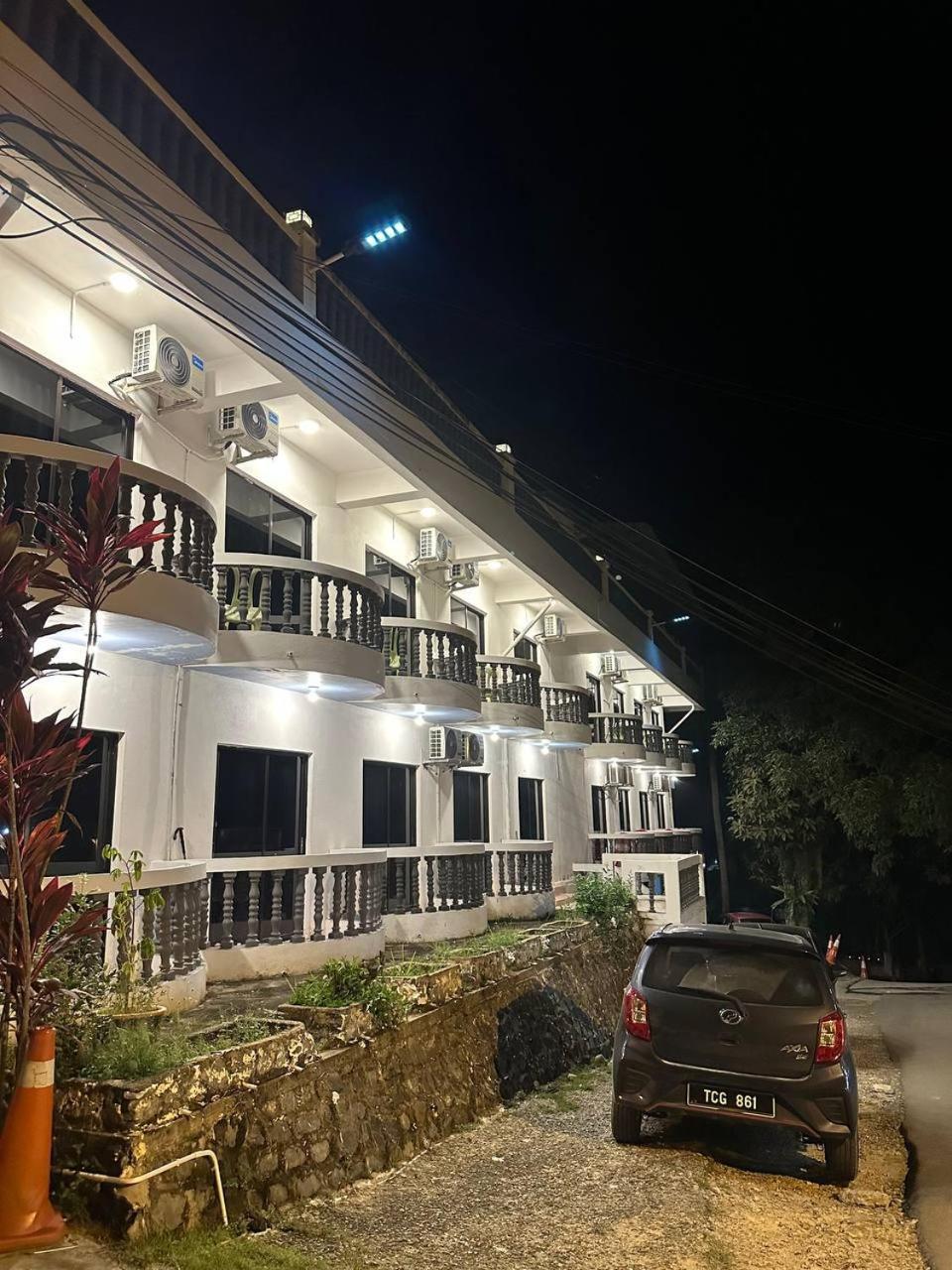 Teresek View Motel Kuala Tahan Exteriör bild